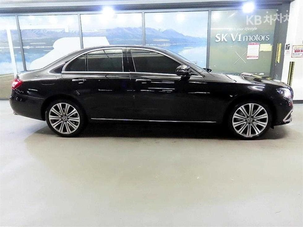 Mercedes-Benz - E-Class | E350 4MATIC Exclusive 3