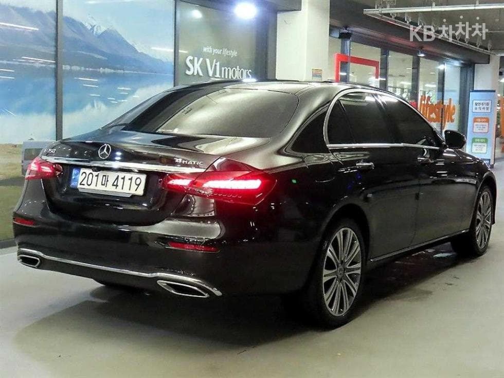 Mercedes-Benz - E-Class | E350 4MATIC Exclusive 4