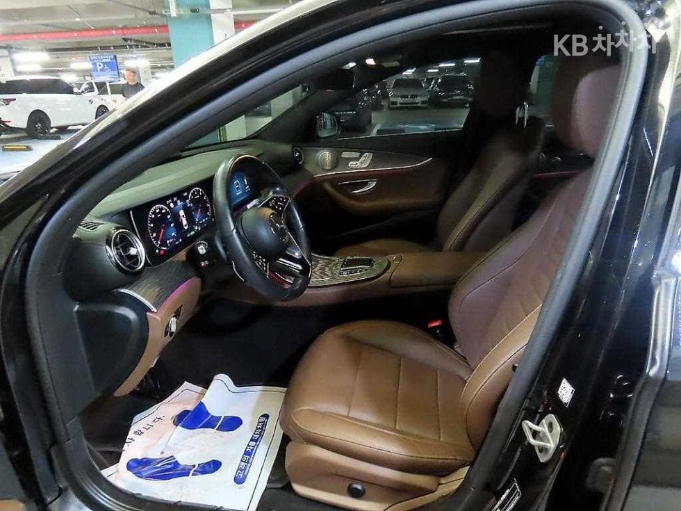Mercedes-Benz - E-Class | E350 4MATIC Exclusive 6