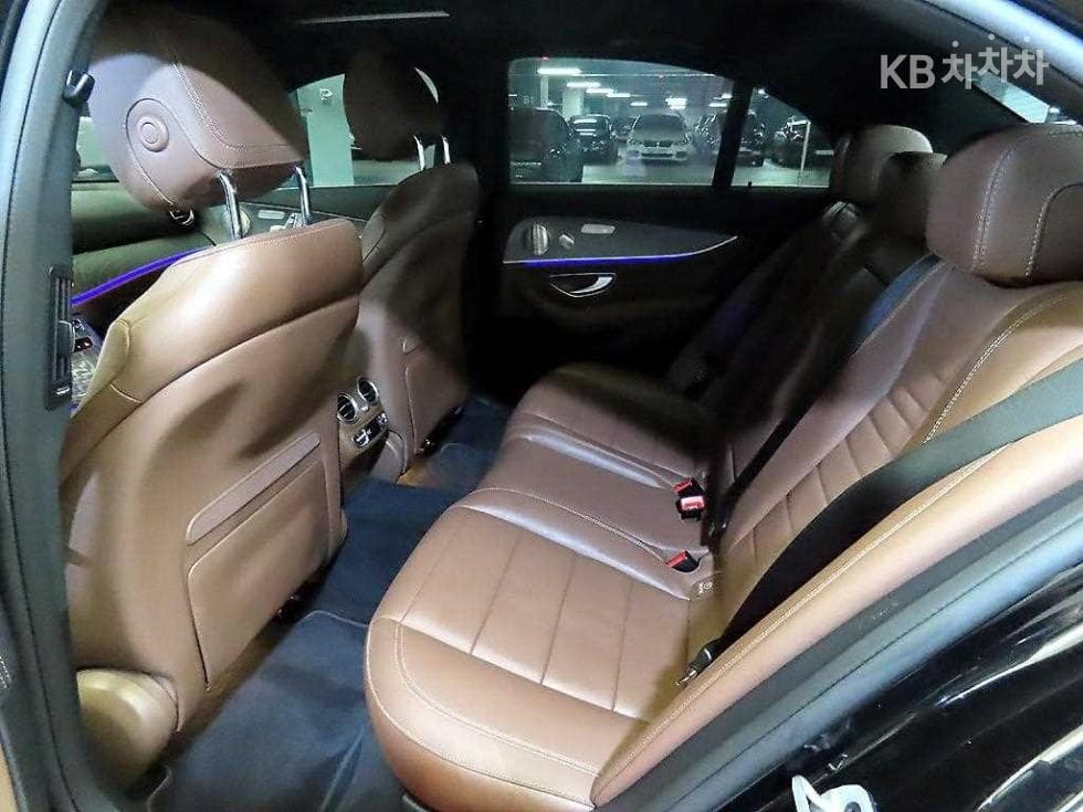 Mercedes-Benz - E-Class | E350 4MATIC Exclusive 7