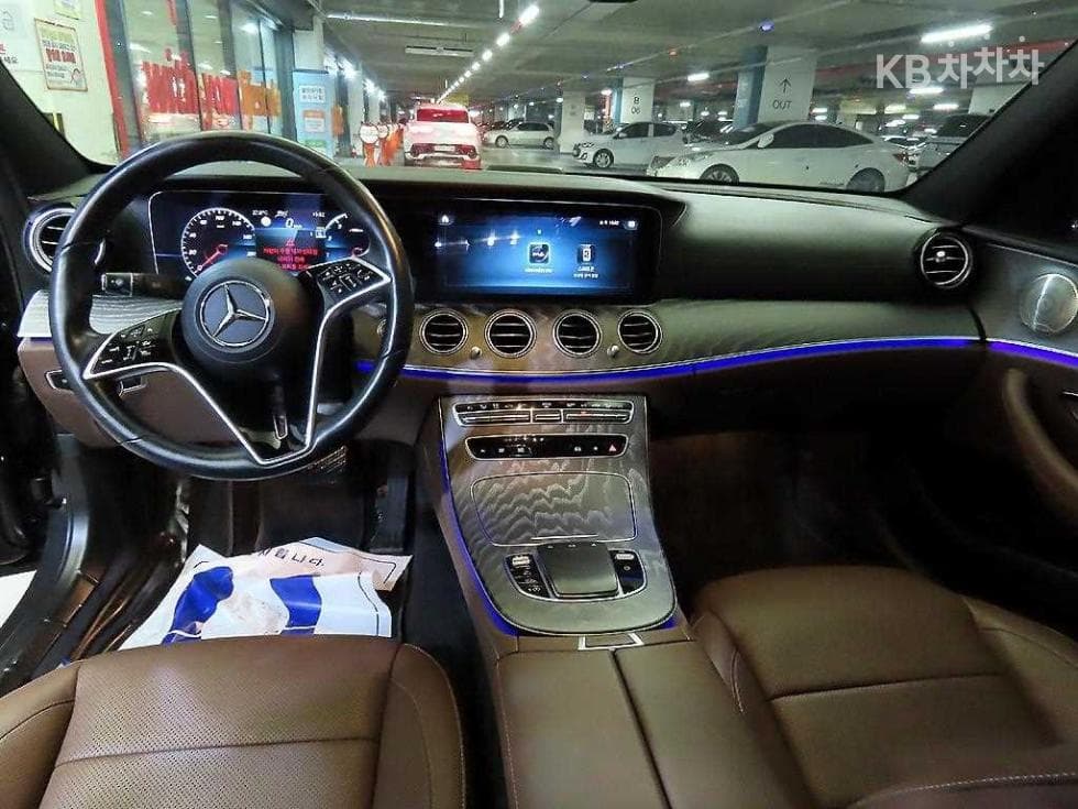 Mercedes-Benz - E-Class | E350 4MATIC Exclusive 10
