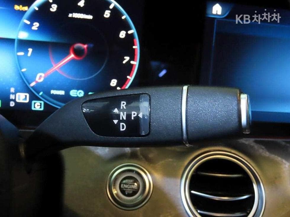 Mercedes-Benz - E-Class | E350 4MATIC Exclusive 12