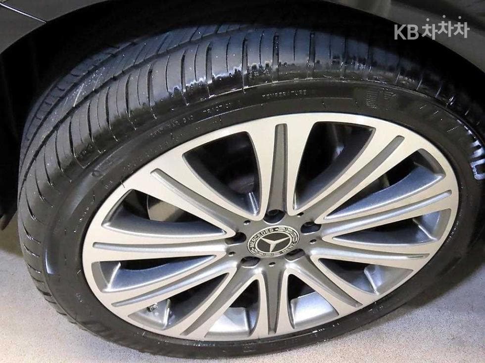 Mercedes-Benz - E-Class | E350 4MATIC Exclusive 20