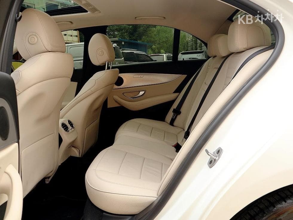 مرسيدس - E-Class | E300 Avantgarde 12