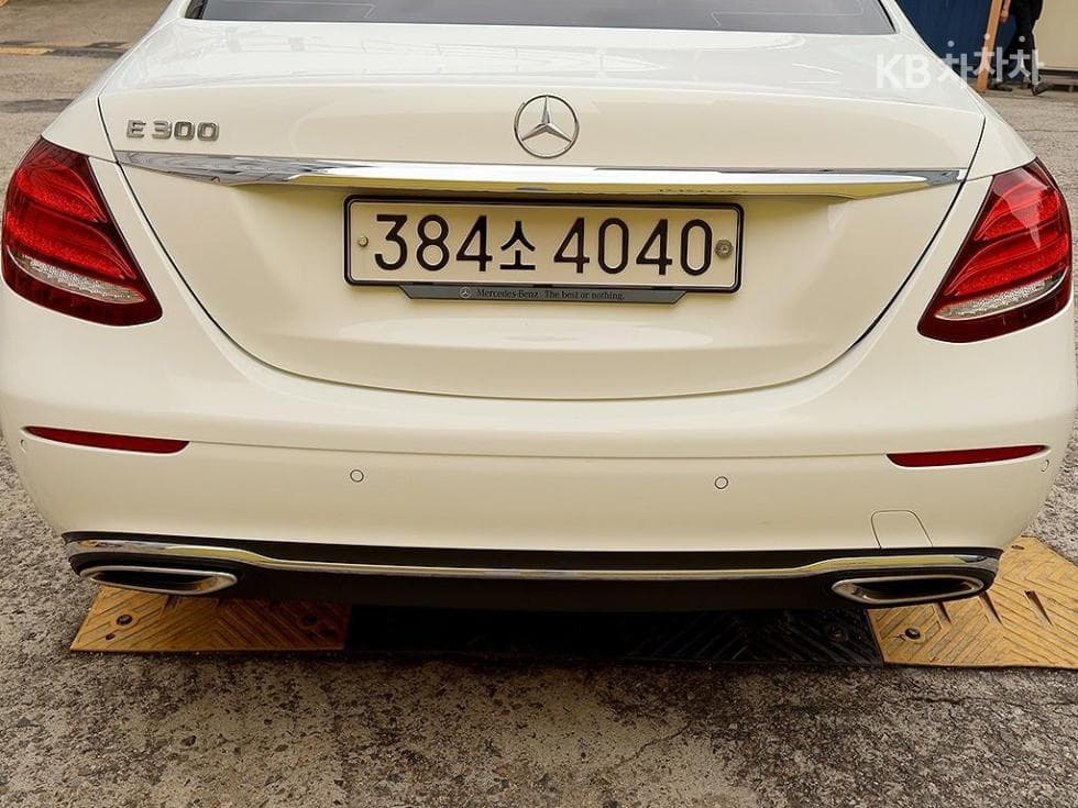 مرسيدس - E-Class | E300 Avantgarde 19