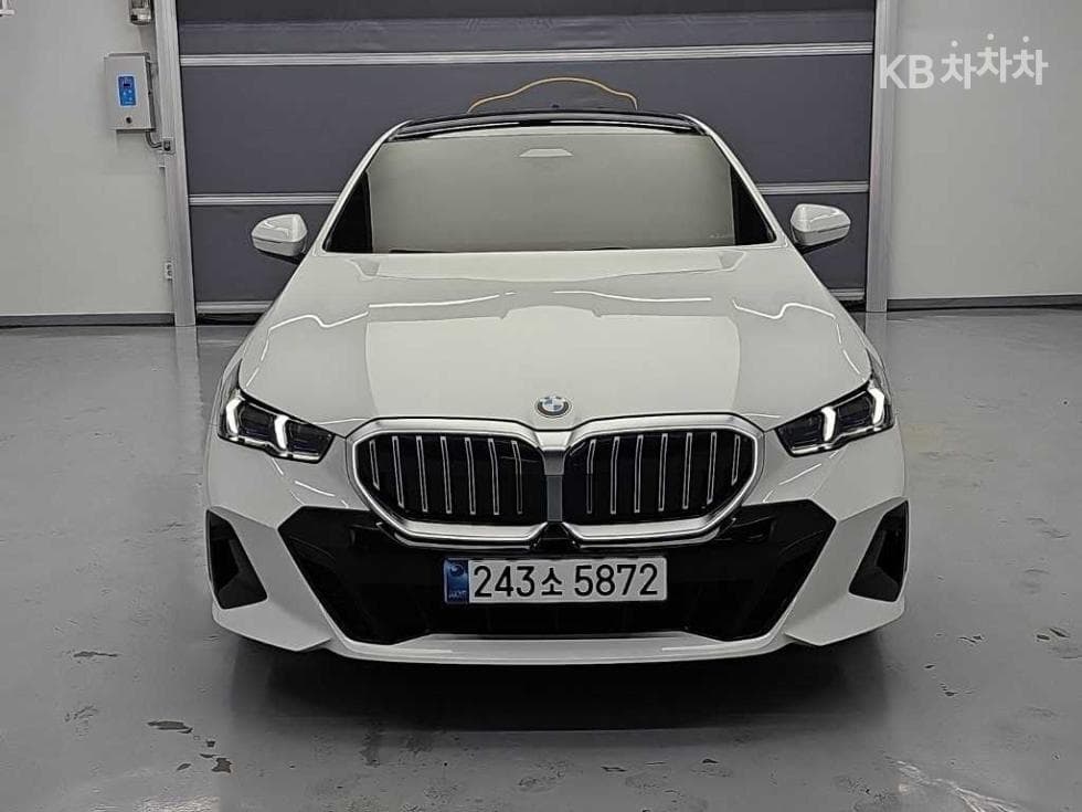 بي إم دبليو - 5-Series | New 520 M Sport 2