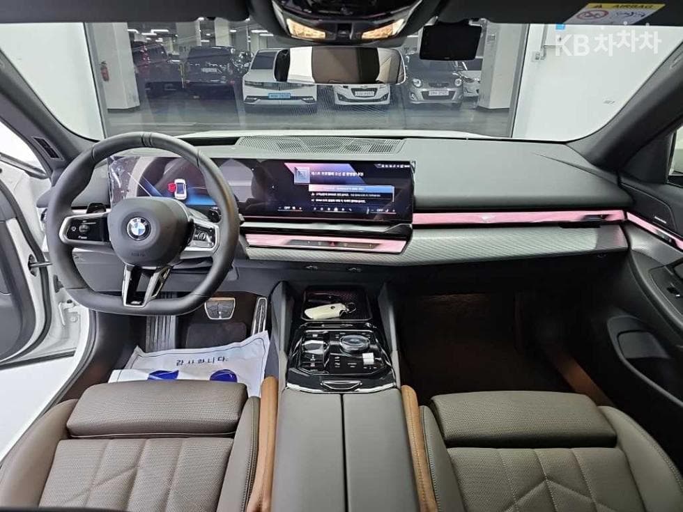 بي إم دبليو - 5-Series | New 520 M Sport 7