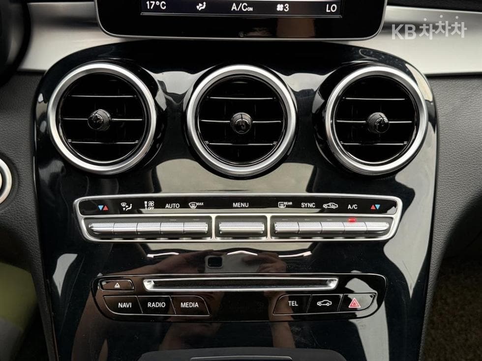 Mercedes-Benz - C-Class | The New C200 14