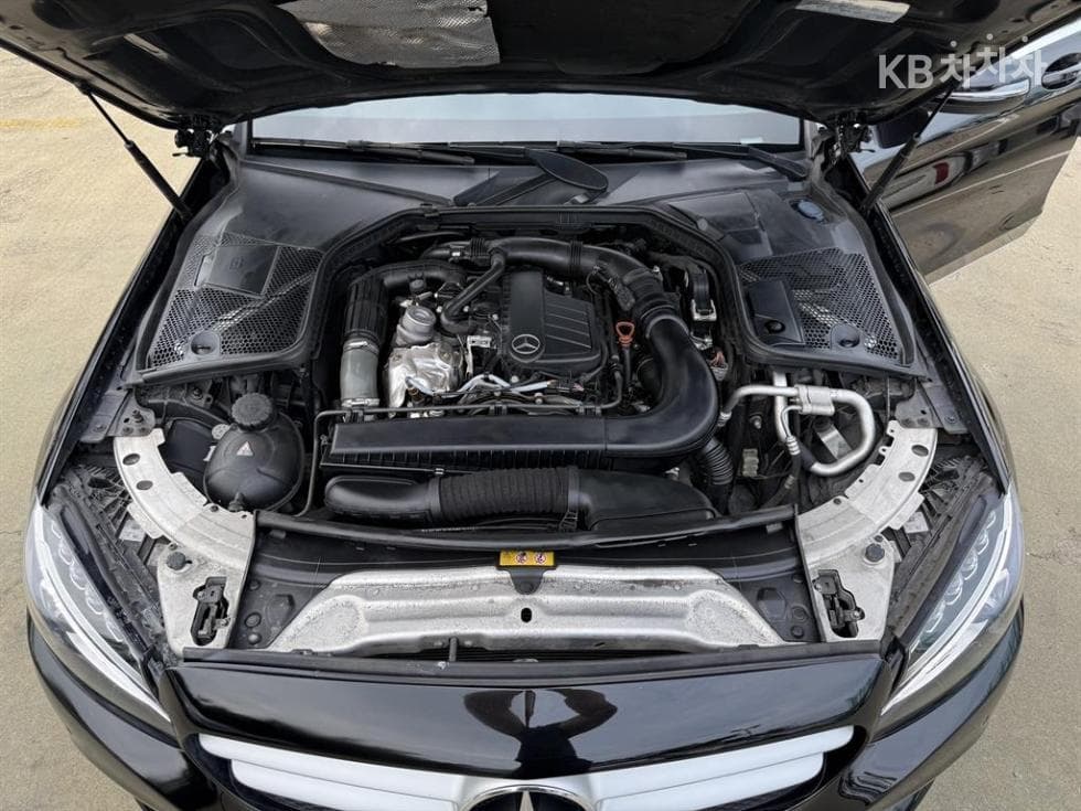 Mercedes-Benz - C-Class | The New C200 19