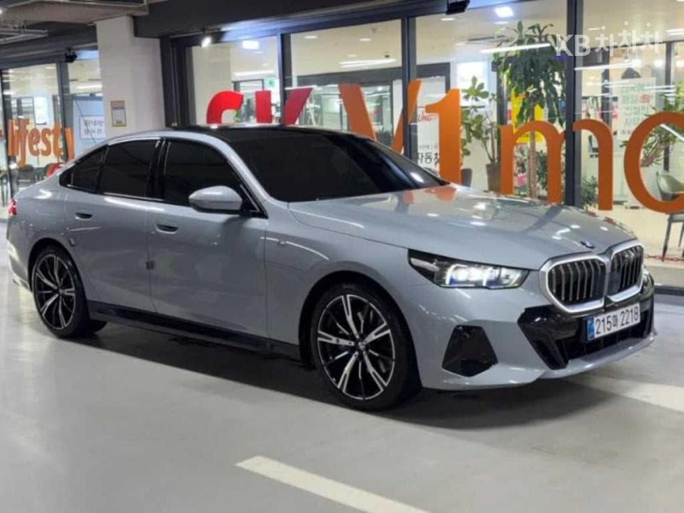 BMW - 5-Series | New 530 xDrive M Sport 2