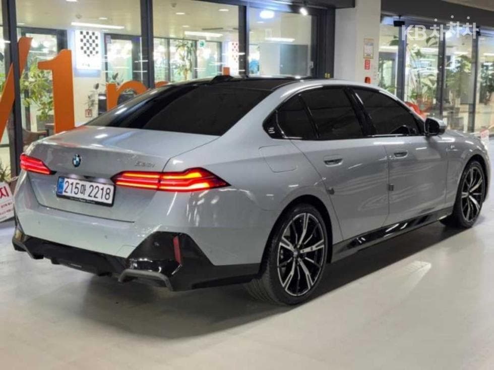 BMW - 5-Series | New 530 xDrive M Sport 4