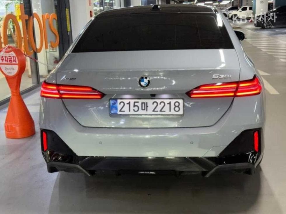 BMW - 5-Series | New 530 xDrive M Sport 5