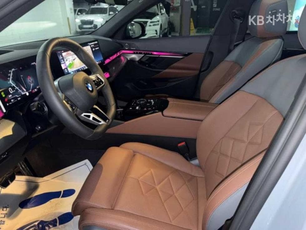 BMW - 5-Series | New 530 xDrive M Sport 6