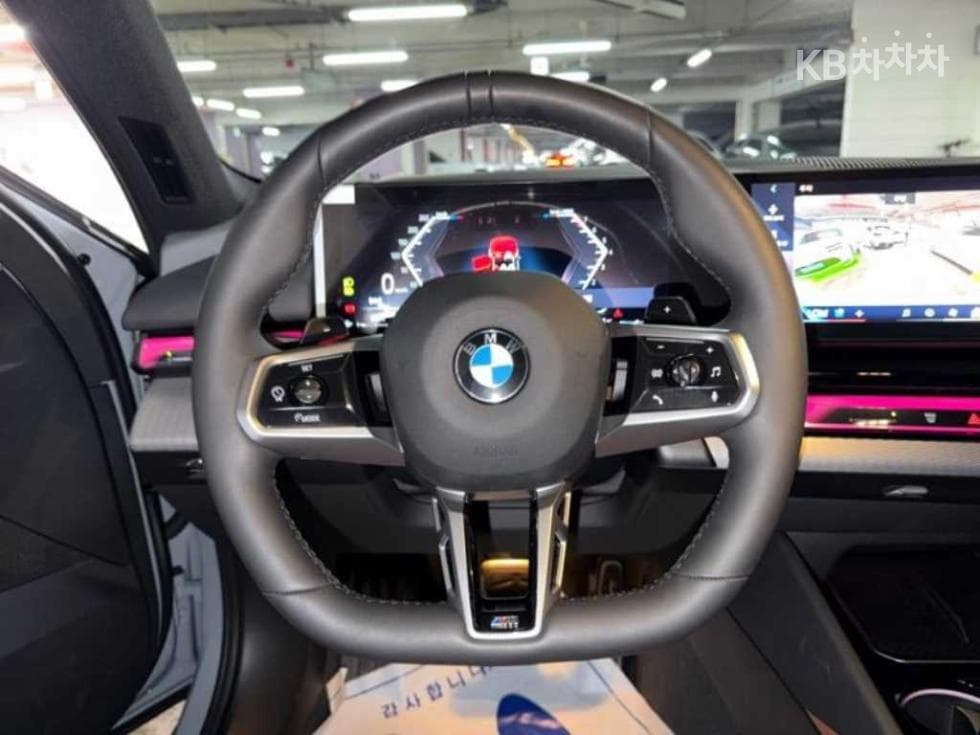 BMW - 5-Series | New 530 xDrive M Sport 8