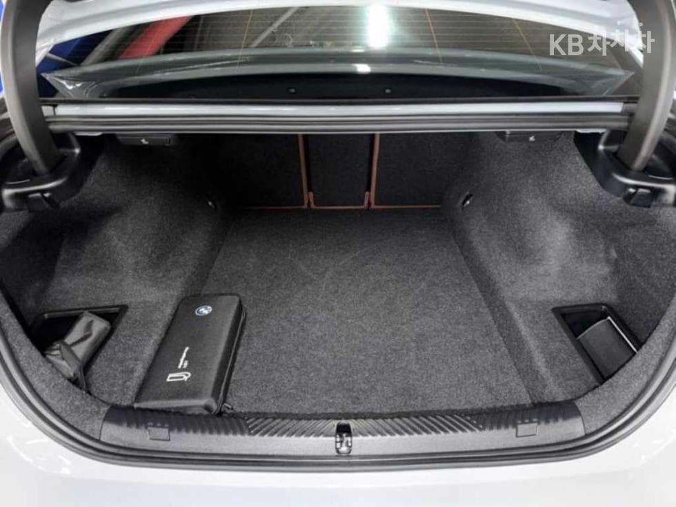 BMW - 5-Series | New 530 xDrive M Sport 17
