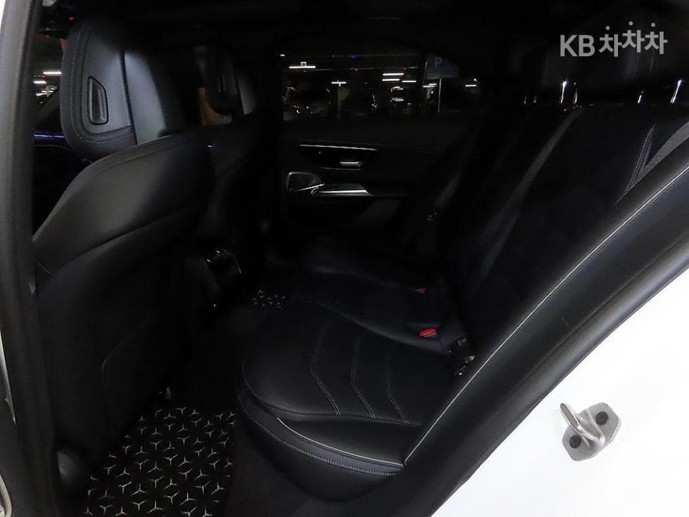 مرسيدس - E-Class | E300 4MATIC AMG Line 7