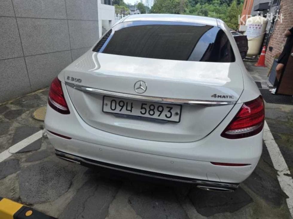 مرسيدس - E-Class | E300 4Matic Exclusive 3