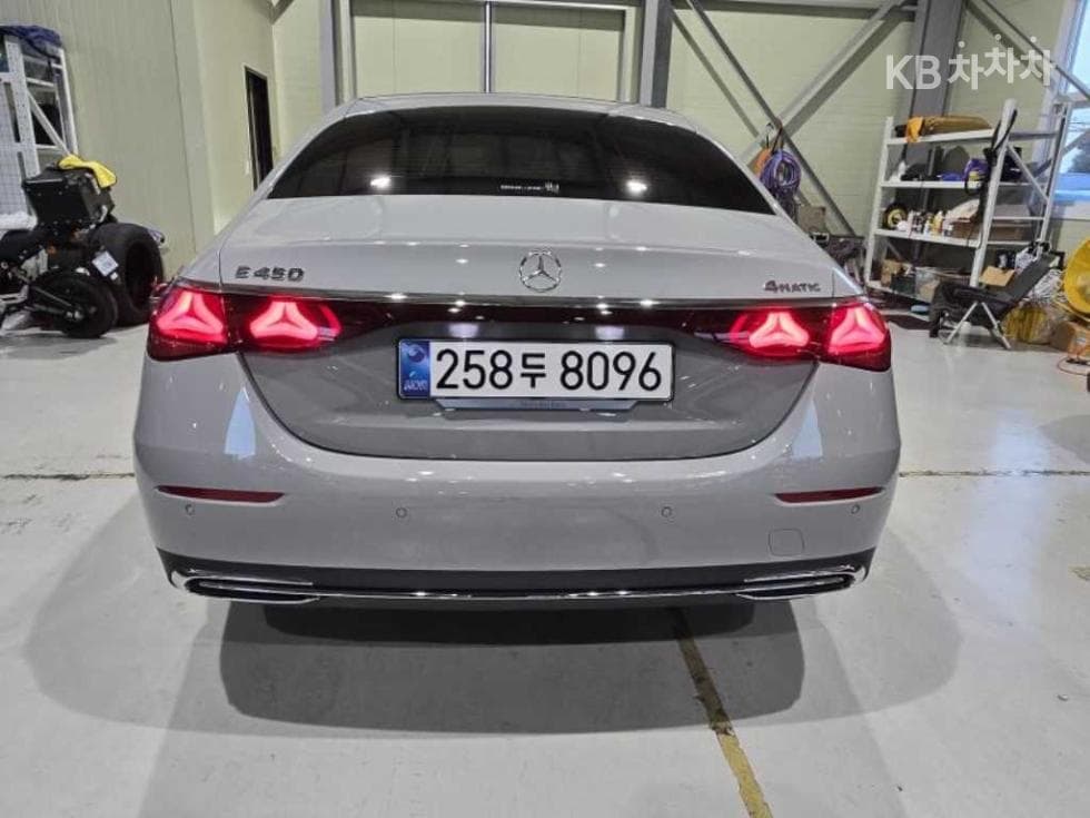 Mercedes-Benz - E-Class | E450 4MATIC Exclusive 4