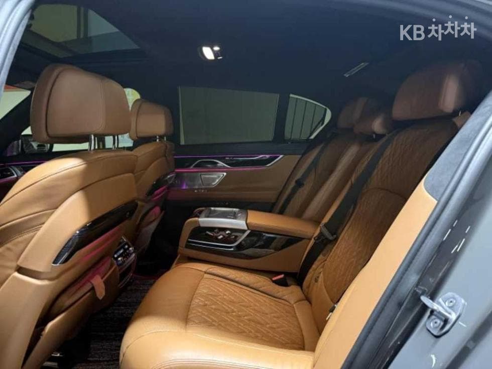 بي إم دبليو - 7-Series | 740 sDrive Design Pure Excellence 9