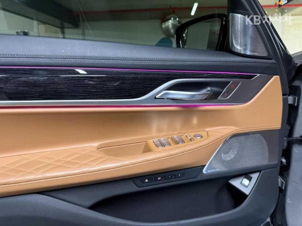 بي إم دبليو - 7-Series | 740 sDrive Design Pure Excellence 15