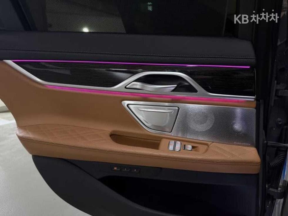 بي إم دبليو - 7-Series | 740 sDrive Design Pure Excellence 18
