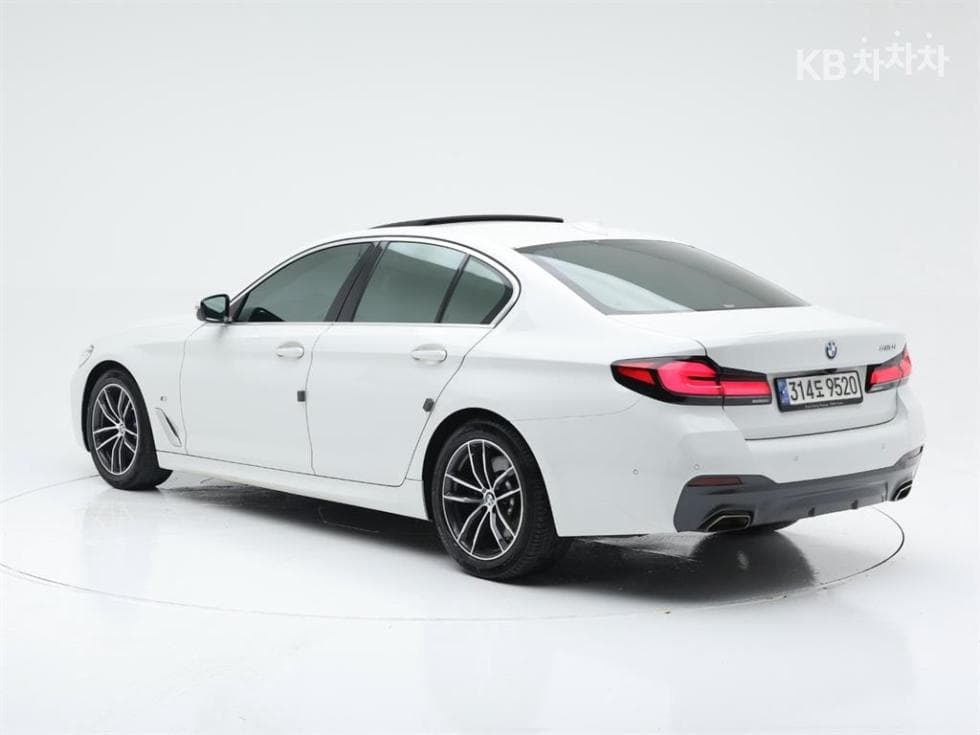 BMW - 5-Series | All New 520 M Sport 4