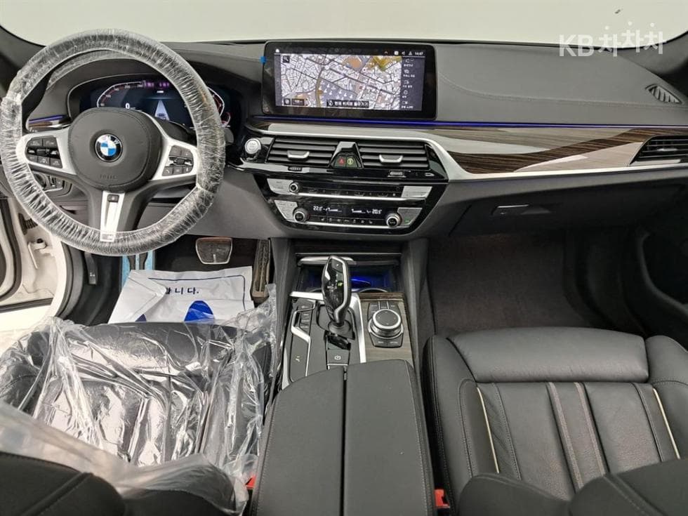 BMW - 5-Series | All New 520 M Sport 6