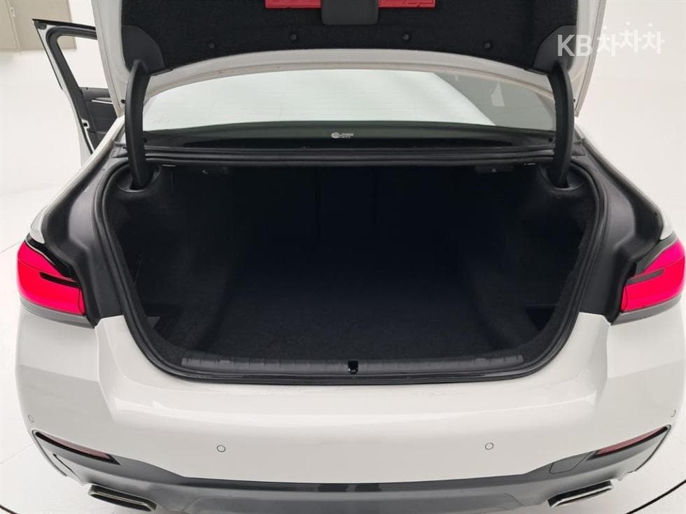 BMW - 5-Series | All New 520 M Sport 17