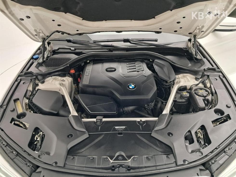 BMW - 5-Series | All New 520 M Sport 19