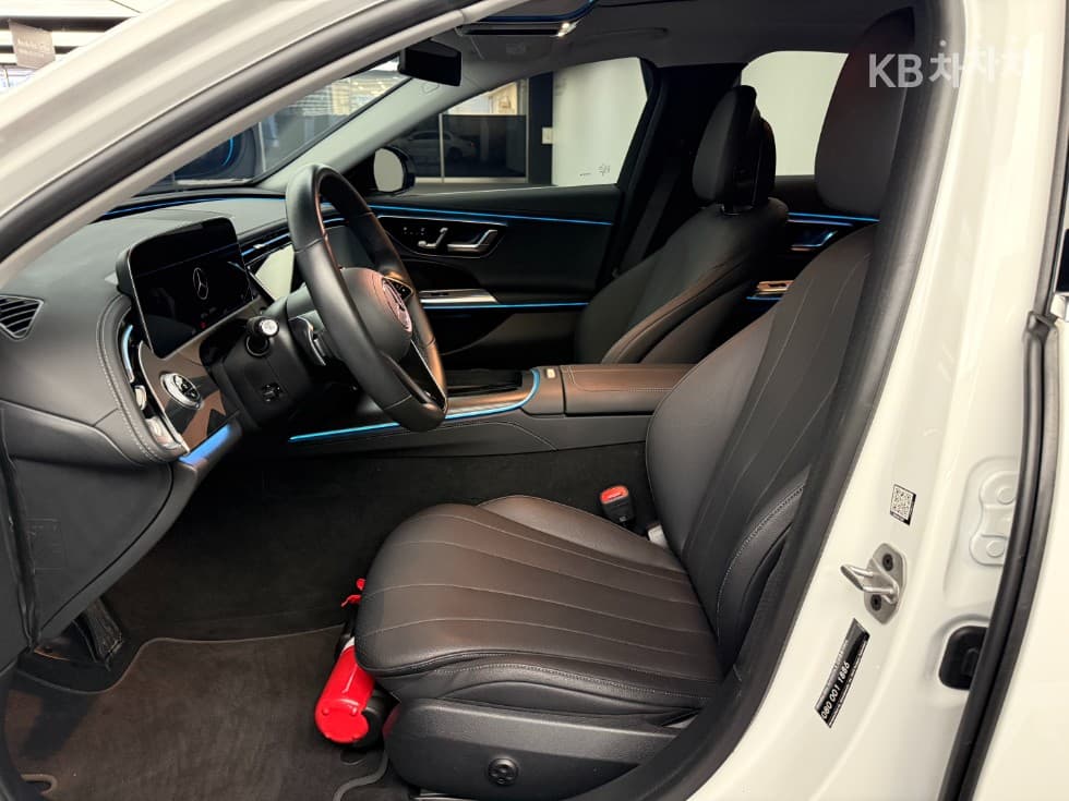 Mercedes-Benz - E-Class | E200 AMG Line 8