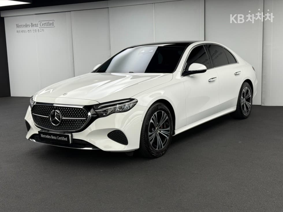 Mercedes-Benz - E-Class | E200 AMG Line 2