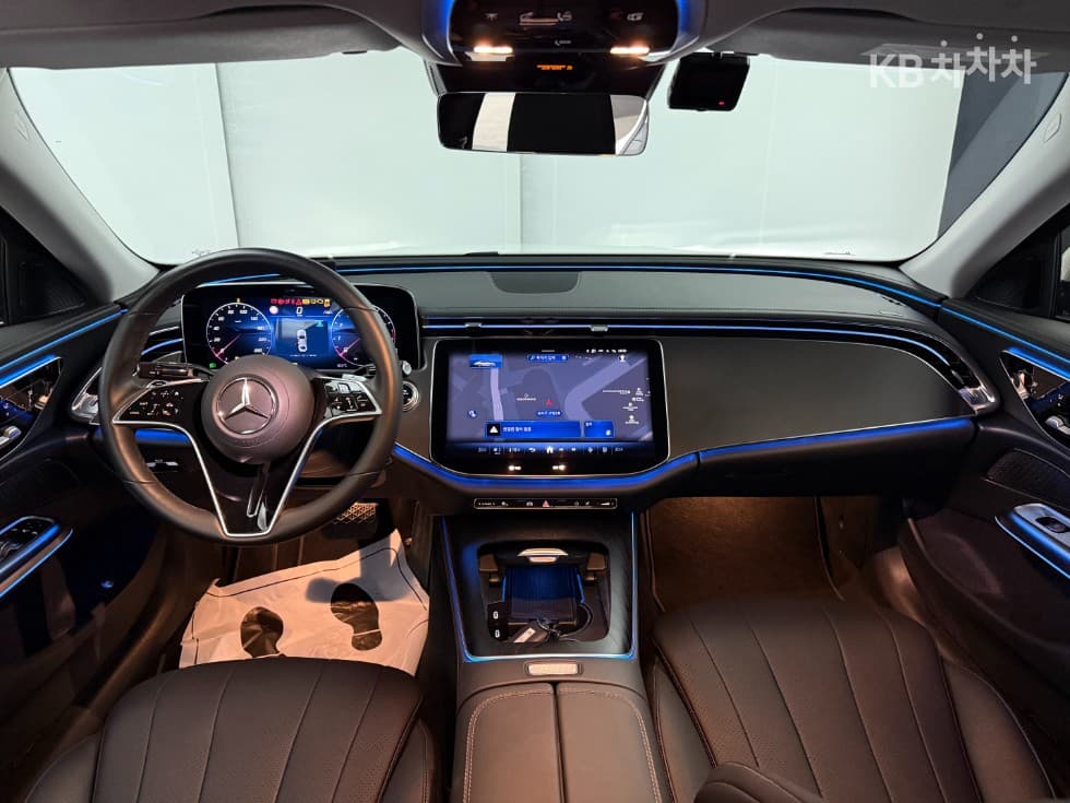 Mercedes-Benz - E-Class | E200 AMG Line 7