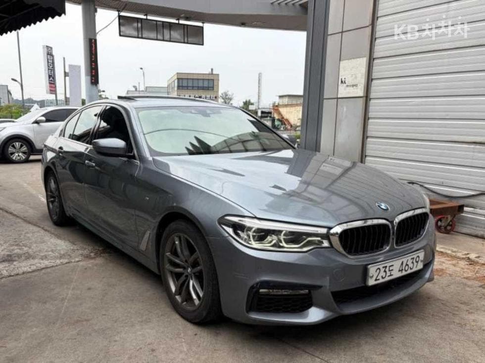 BMW - 5-Series | All New 520 xDrive M Sport Package Plus 2