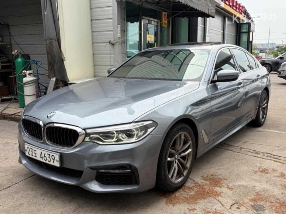 BMW - 5-Series | All New 520 xDrive M Sport Package Plus 3