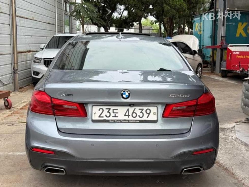 BMW - 5-Series | All New 520 xDrive M Sport Package Plus 4