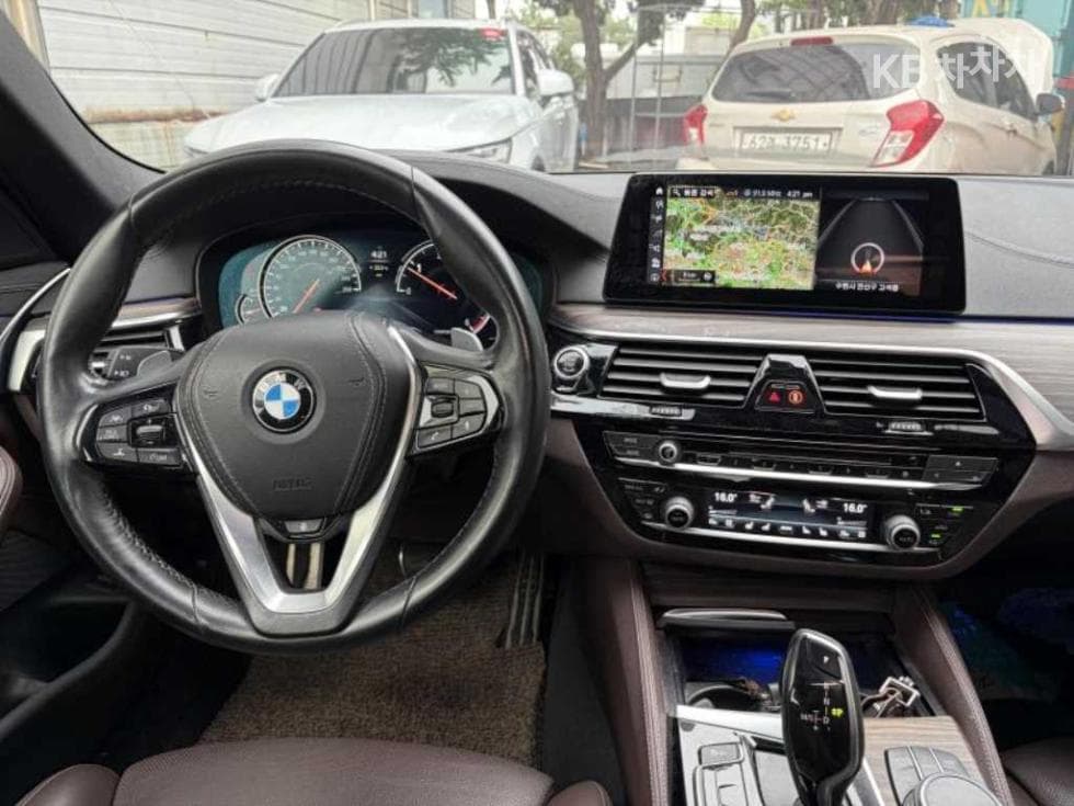 BMW - 5-Series | All New 520 xDrive M Sport Package Plus 5