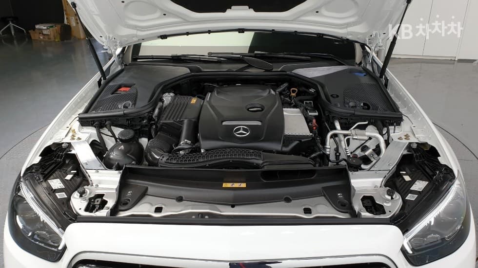 Mercedes-Benz - E-Class | E250 Exclusive 6