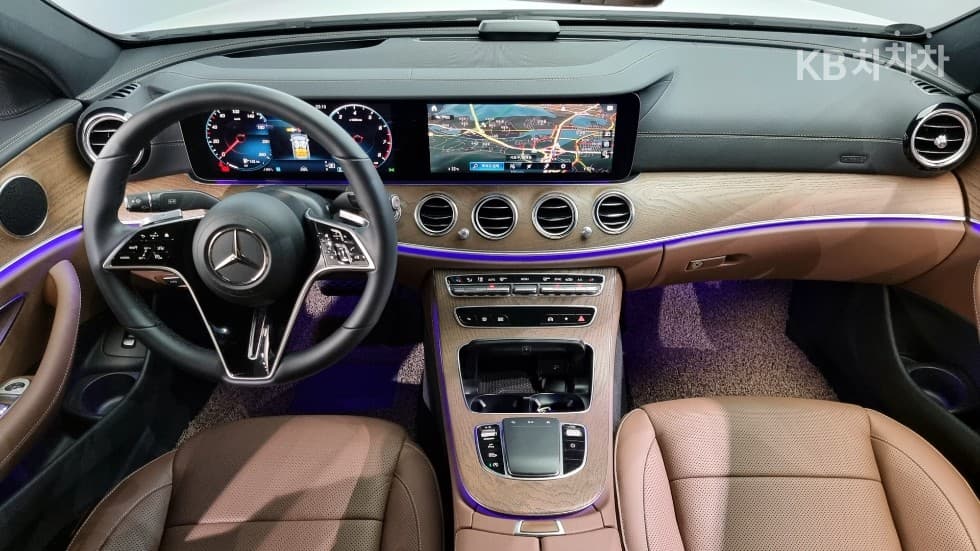 Mercedes-Benz - E-Class | E250 Exclusive 8