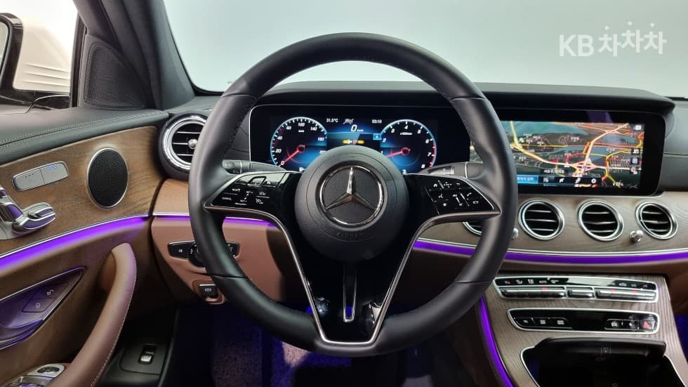 Mercedes-Benz - E-Class | E250 Exclusive 13