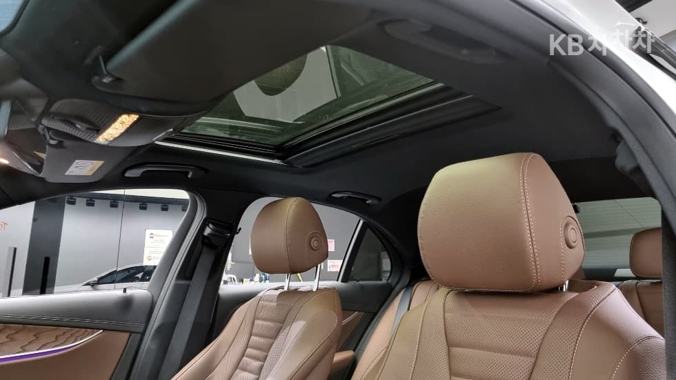 Mercedes-Benz - E-Class | E250 Exclusive 19