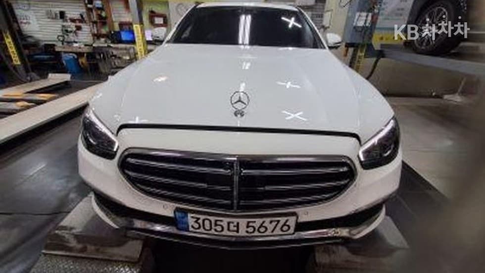 Mercedes-Benz - E-Class | E250 Exclusive 21