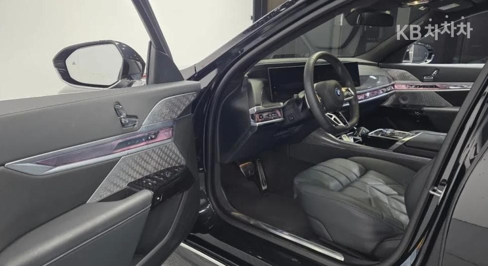 BMW - i7 | xDrive 60 M Sport 11