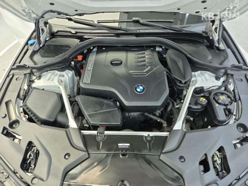BMW - 5-Series | All New 520 M Sport 5