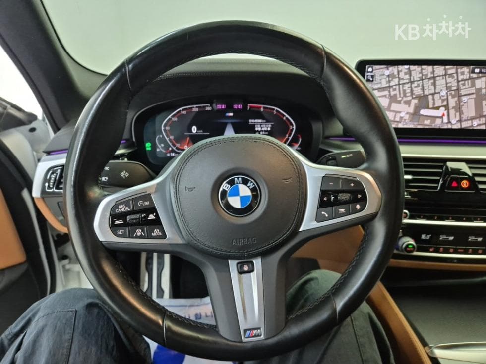 BMW - 5-Series | All New 520 M Sport 9