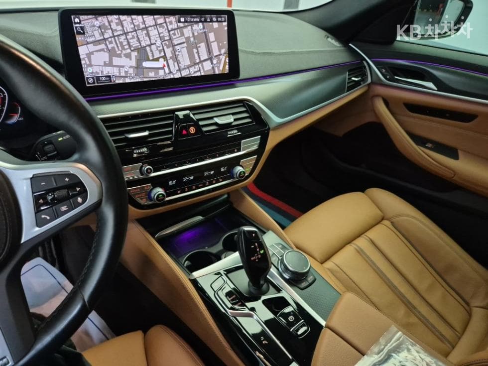 BMW - 5-Series | All New 520 M Sport 10