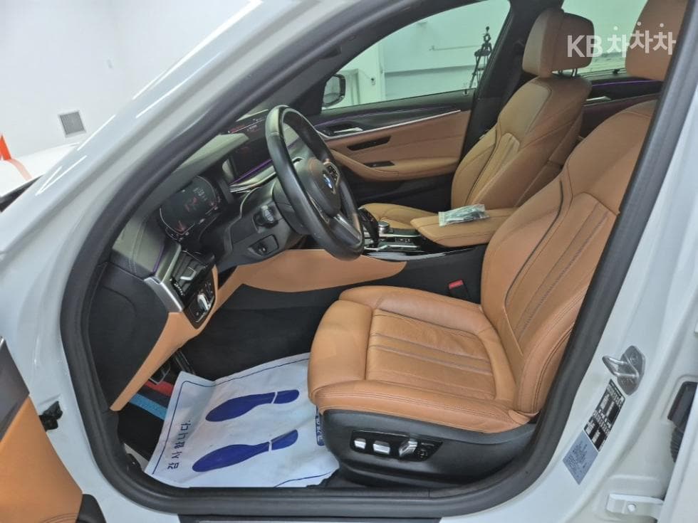 BMW - 5-Series | All New 520 M Sport 11