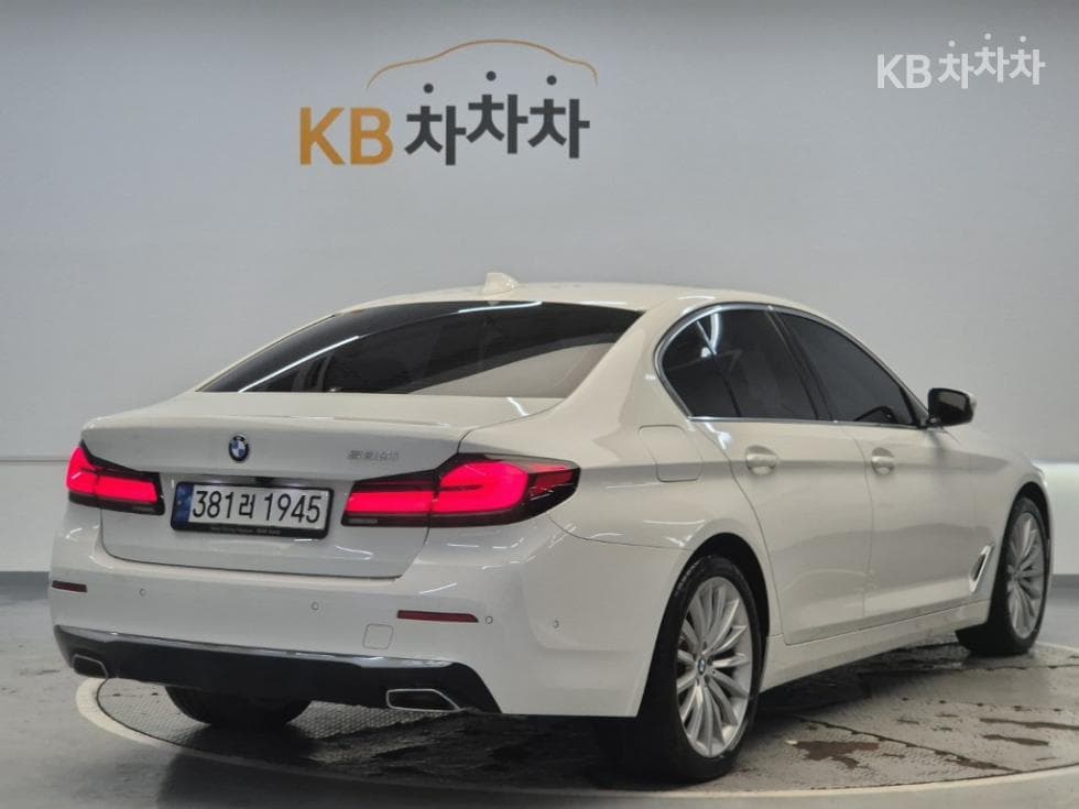 BMW - 5-Series | All New 530 Luxury 3