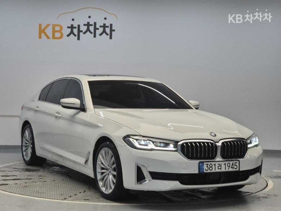 BMW - 5-Series | All New 530 Luxury 4