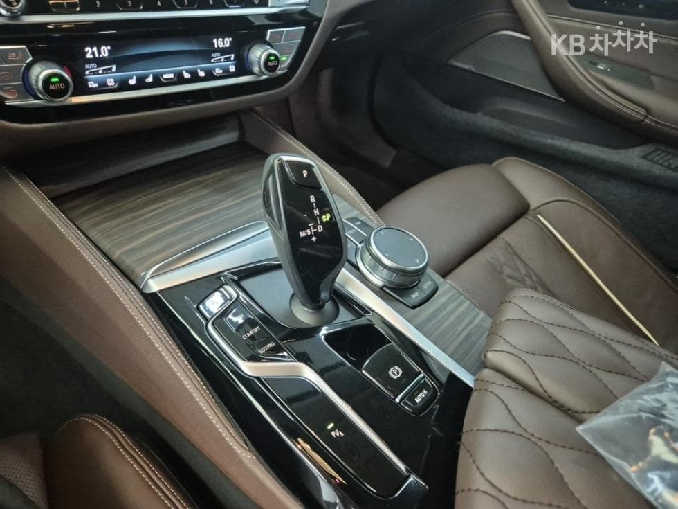 BMW - 5-Series | All New 530 Luxury 8