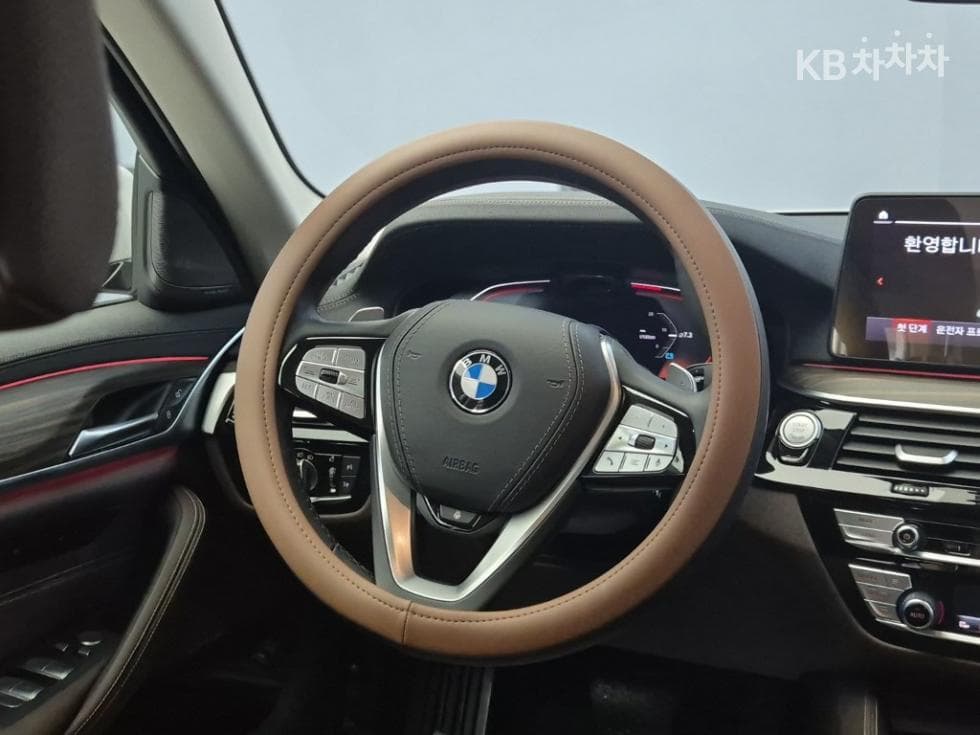 BMW - 5-Series | All New 530 Luxury 9